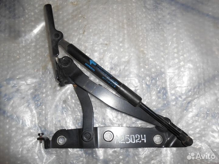 Петля крышки багажника Nissan Teana J32