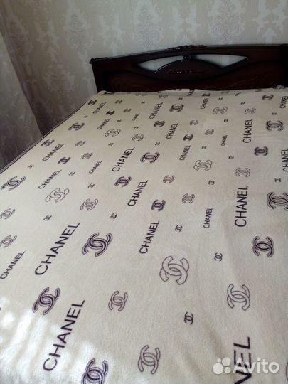 На кроватку покрывало 150х200см