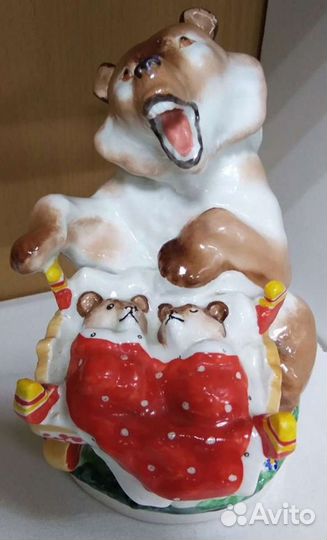 Фигурка медведица с колыбелью