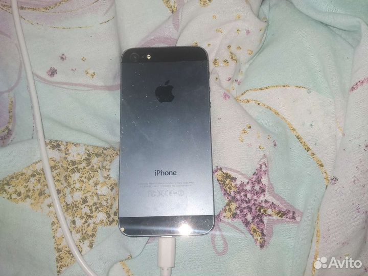 Телефон iPhone 5c