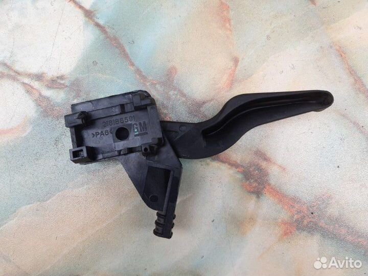 Ручка открывания капота Opel Astra H sedan Z16XER