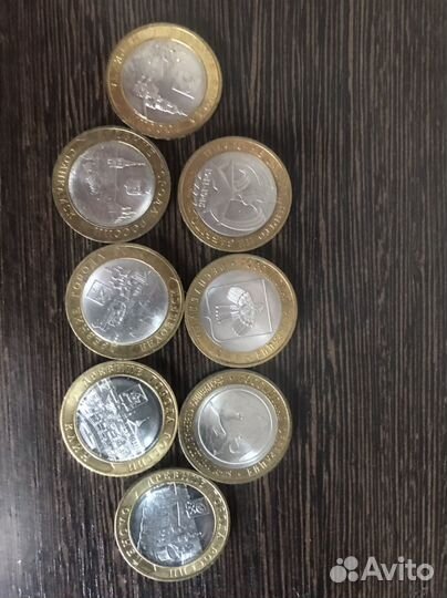 Юбилейные монеты и значки