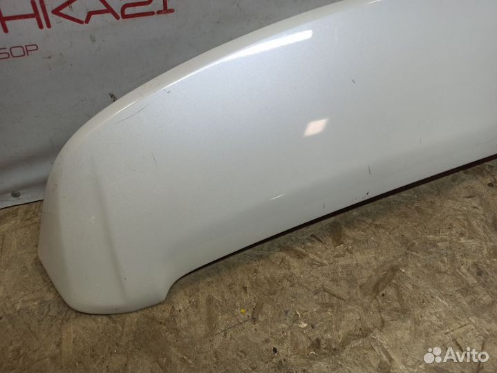 Спойлер крышки багажника Toyota Land Cruiser 200