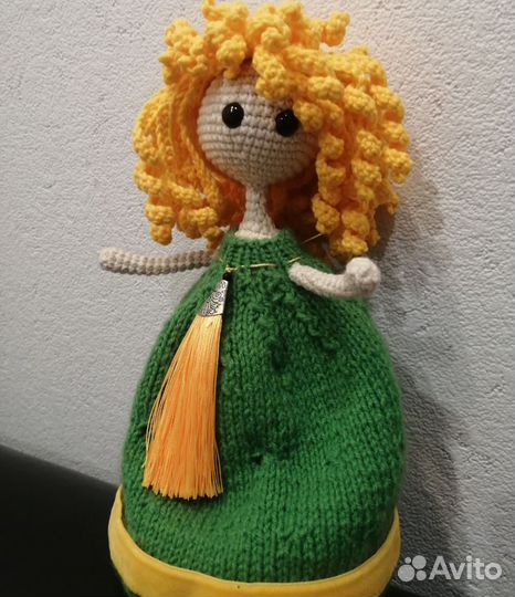 Вязаная игрушка интерьерная кукла тильда