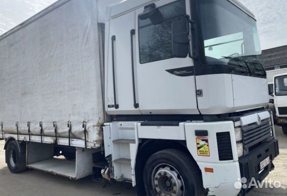 Pазбираем грузовик Renault Magnum II 1996-2001