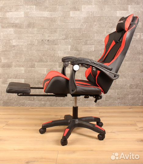 Геймерское кресло Kiv с подставкой под ноги