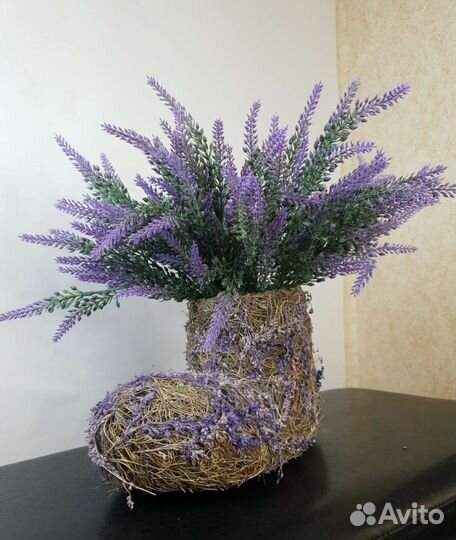 Кашпо с лавандой