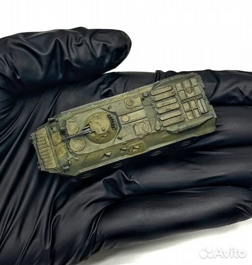 Коллекционная модель советского бтр-80