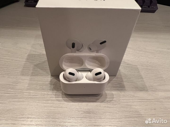 Airpods pro (чехол в подарок)