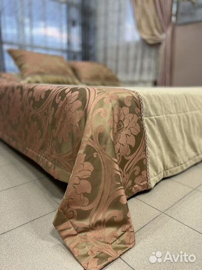 Комплект в спальню «Красное золото»