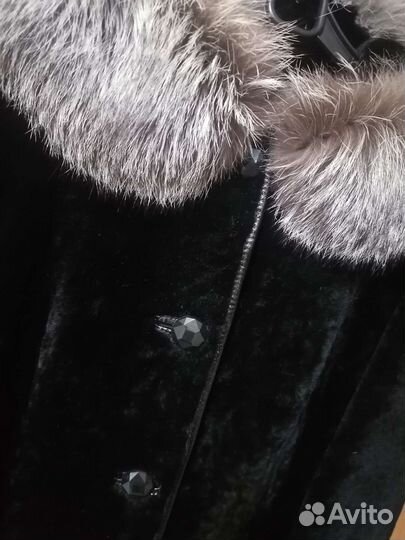 Шуба из мутона с капюшоном, отделка чернобурка