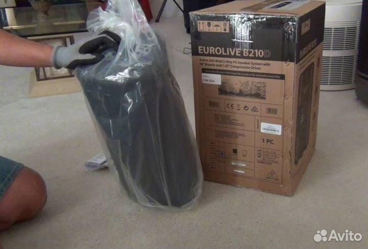 Behringer B210D - Активная акустическая система