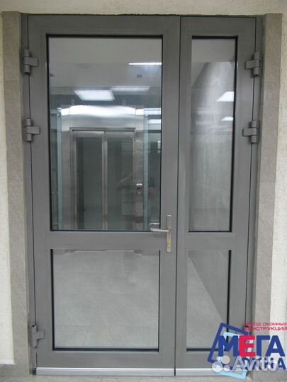 Дверь алюминиевая