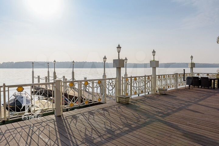 Дом 741,6 м² на участке 18 сот.