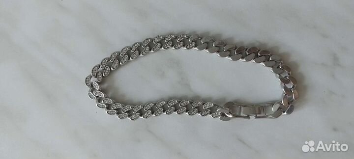 Когтеточка, лоток, расчёска для вычесывания шерсти