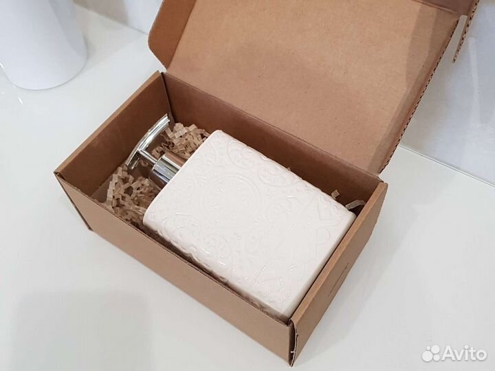 Дозатор для мыла керамический новый в подарочной