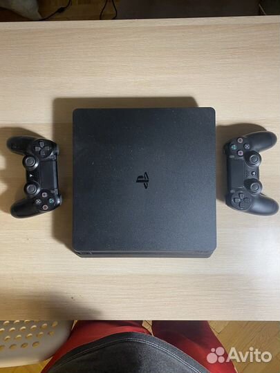 Sony PS4 slim 500gb + 2 геймпада + 5 игр