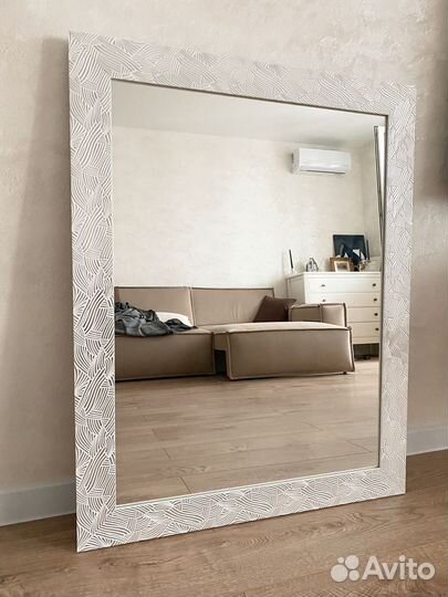 Зеркало настенное в раме