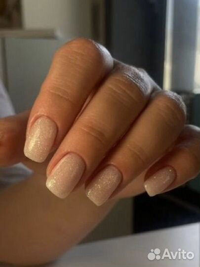 Модель на маникюр