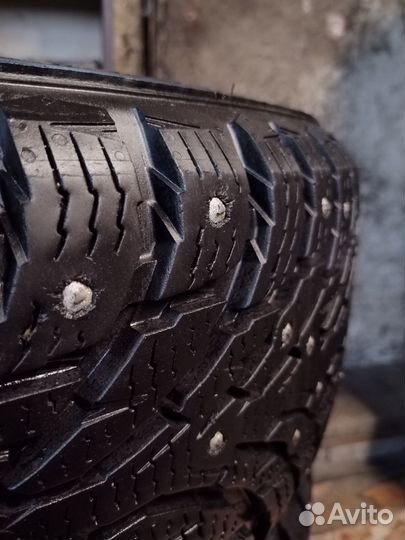 Nokian Tyres Hakkapeliitta 9 215/65 R16