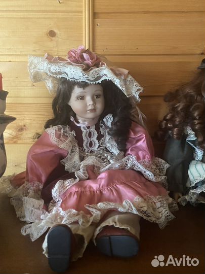Фарфоровая кукла