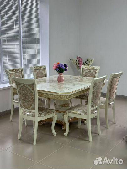 Стол и стулья