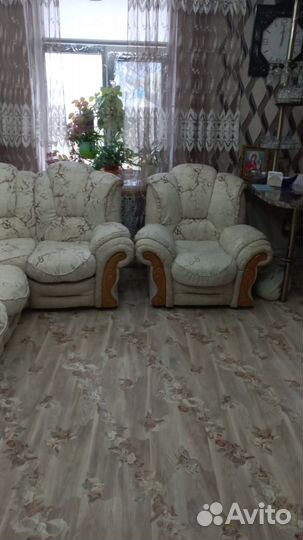 Угловой диван и кресло бу