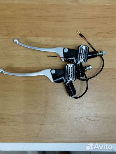 Ручка тормоза гидравлическая с бачком на электровелосипед