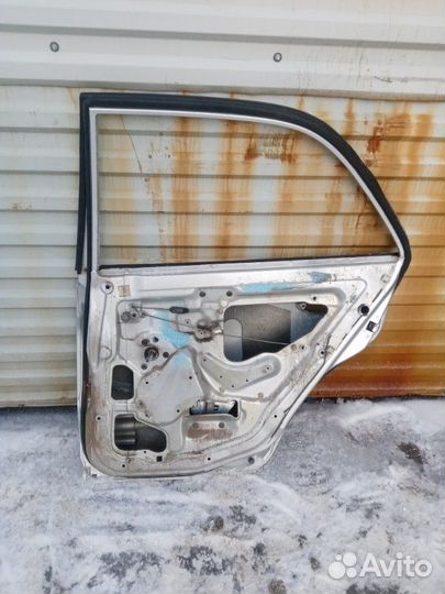 Дверь задняя правая Mitsubishi Carisma 4G92 2002