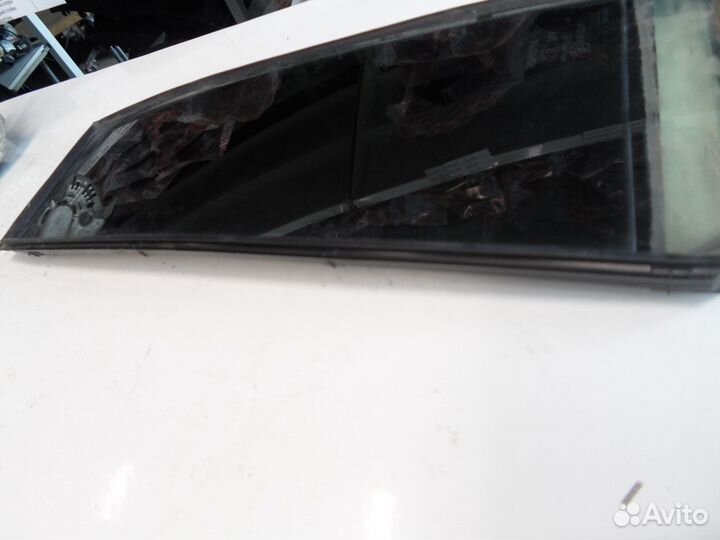 Стекло форточки уголок задней левой двери Toyota P