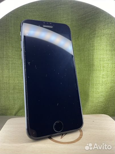 Телефон iPhone 8 64 gb
