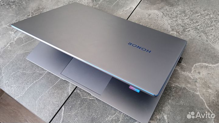 Honor MagicBook 15 ryzen 5 3500u 8 gb