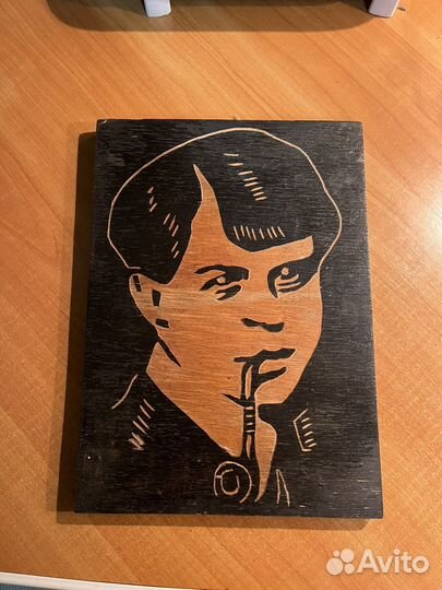 Портрет Есенина на дереве СССР