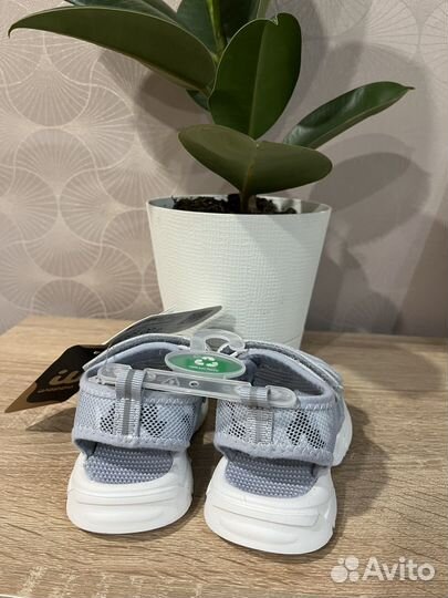 Сандалии детские 23 новые