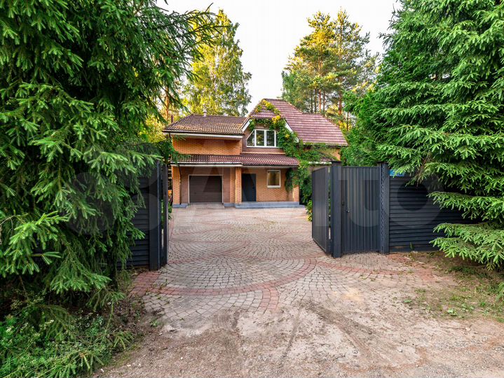 Дом 195 м² на участке 12 сот.