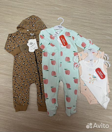 Пакет новой одежды для малышки