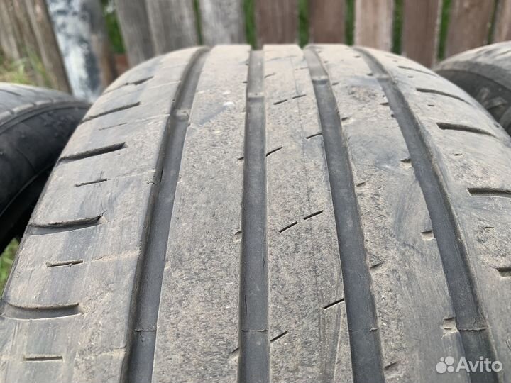 Kumho Ecsta HS51 215/50 R17