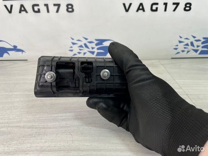 Кнопка открывания багажника Volkswagen Jetta 6 1.4