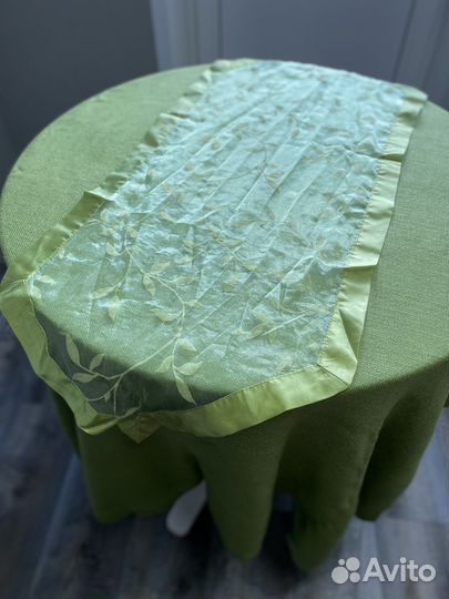 Скатерть с комплектом дорожек