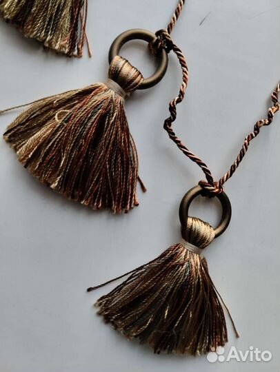 Декоративный шнур с кисточками на кольцах