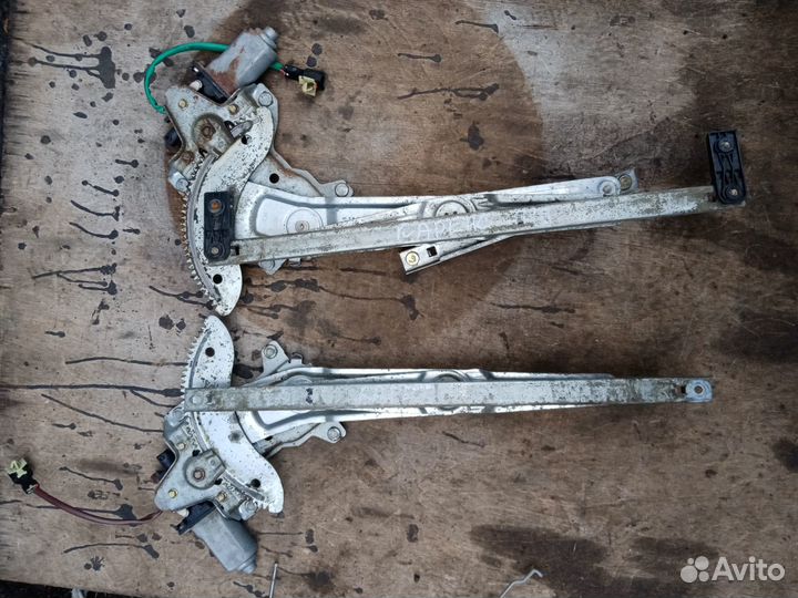 Стеклоподъемник передний правый Киа Каренс 04год