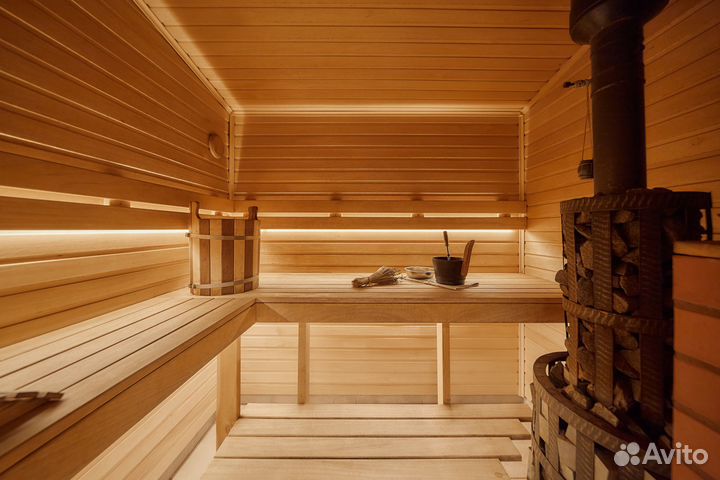 Дровяная баня на берегу озера