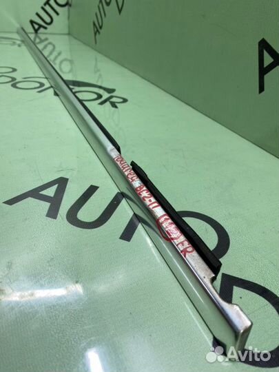 Молдинг двери хромированный передний правый