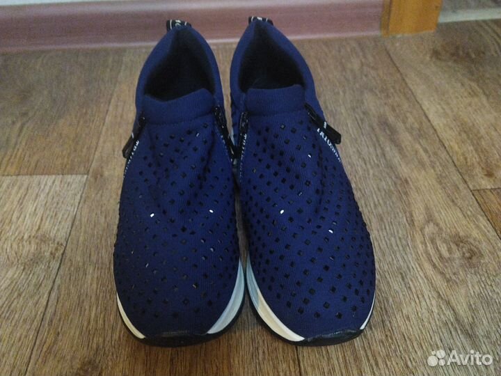 Кроссовки женские 38 размер