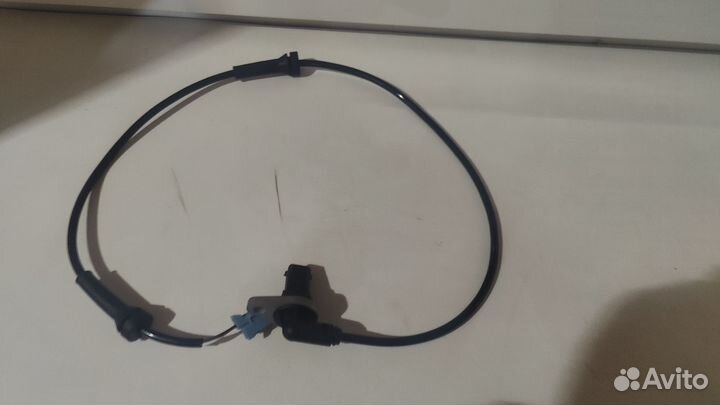 Датчик abs задний nissan cabstar f24