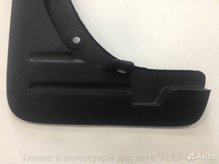 Брызговик передний Toyota Rav-4 2000-2005