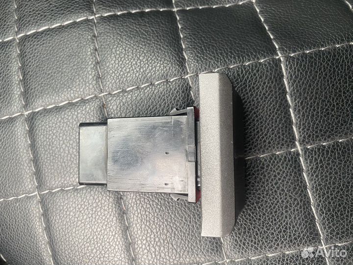 Кнопка аварийки Hyundai Accent