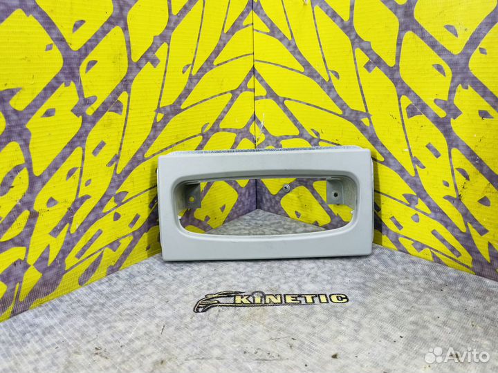 Рамка переднего фонаря освещения салона Фокус 2