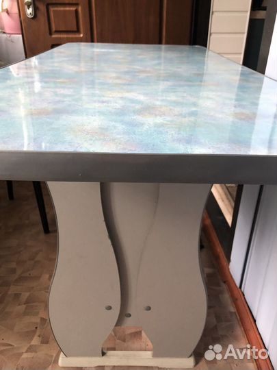 Стол обеденный