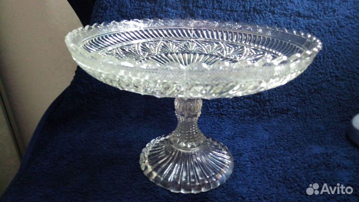 Большая хрустальная ваза на ножке